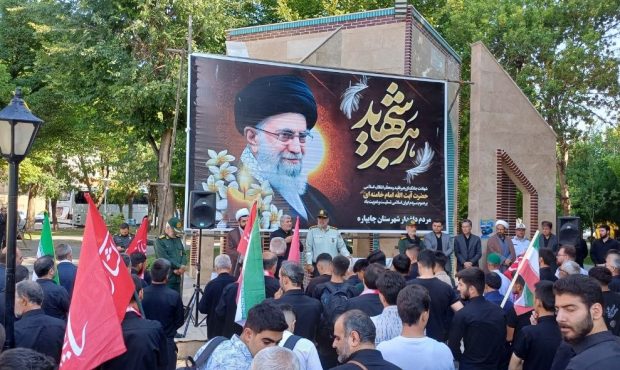 بدرقه کاروان زائران چایپاره برای وداع با رهبر شهید