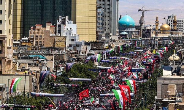 تشییع و تدفین پیکر امام شهید در مشهد مقدس