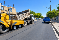 اجرای عملیات آسفالت‌ریزی مکانیزه در معابر قره‌ضیاءالدین